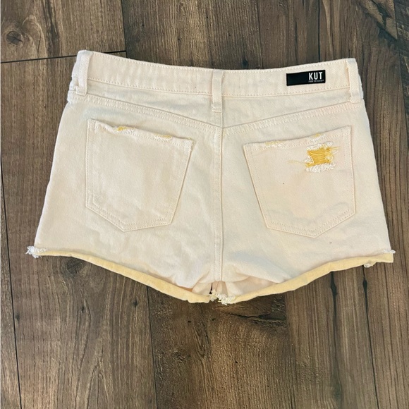 Kut From The Kloth Gidget Fray Short in Cream with Yellow Accents Size 2 - Picture 2 of 5